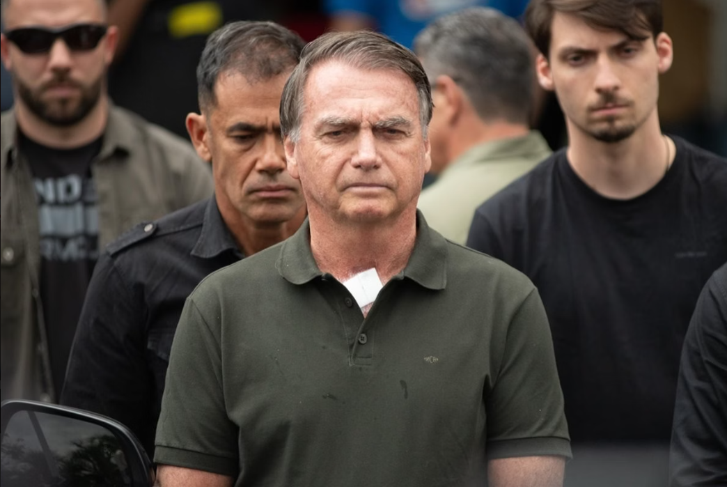 Mesmo após ter sido condenado a 27 anos de prisão pela tentativa de golpe de Estado, Jair Bolsonaro (PL) continua na mira do Supremo Tribunal Federal (STF) (Foto: X)