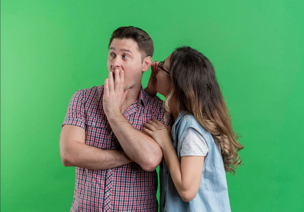 Falar da vida alheia pode não ser apenas um passatempo, mas também um ingrediente para relacionamentos mais felizes (Foto: X)