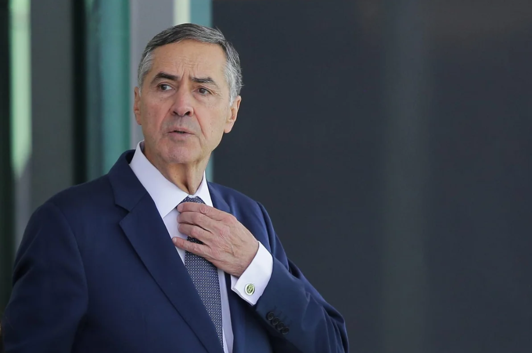 O presidente do Supremo Tribunal Federal (STF), Luís Roberto Barroso, defendeu neste domingo (28/9) que os crimes imputados aos condenados pelos atos de 8 de Janeiro sejam tratados de forma unificada (Foto: X)