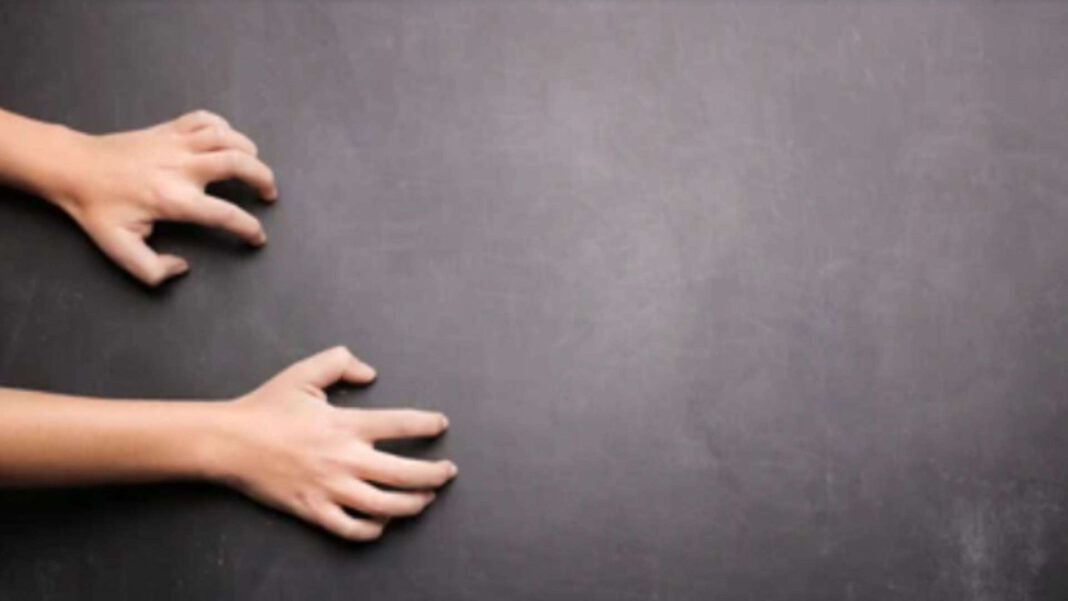 Quase todo mundo já experimentou o desconforto de ouvir unhas arranhando uma lousa (Foto: X)