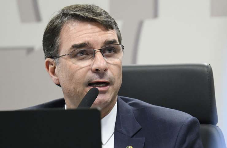 O senador Flávio Bolsonaro (PL-RJ) se manifestou nesta quinta-feira (11/9) contra a decisão do Supremo Tribunal Federal (STF), que formou maioria para condenar o ex-presidente Jair Bolsonaro e outros sete réus acusados de participar de uma trama golpista (Foto: X)