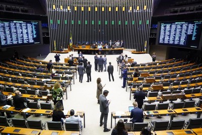 A Câmara dos Deputados aprovou nesta terça-feira (2/9) dois projetos de lei que ampliam as penas para crimes de receptação de celulares, furtos de mercadorias e roubo de combustíveis (Foto: X)