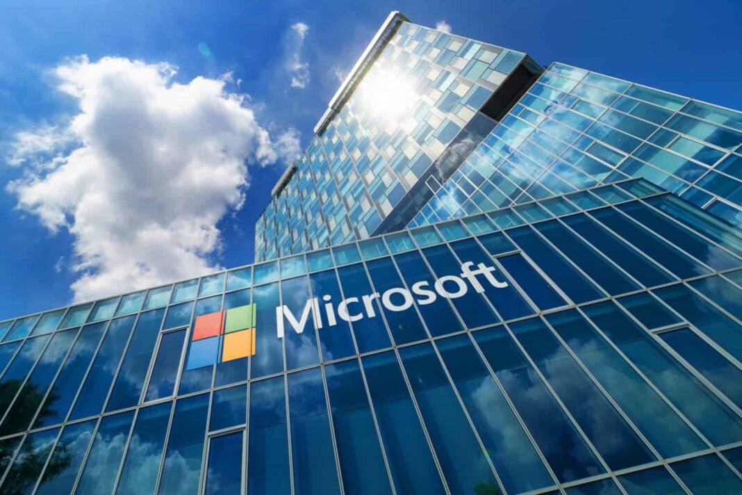A Microsoft, que durante a pandemia da Covid-19 foi uma das maiores defensoras do home office, decidiu rever sua política de trabalho flexível (Foto: X)