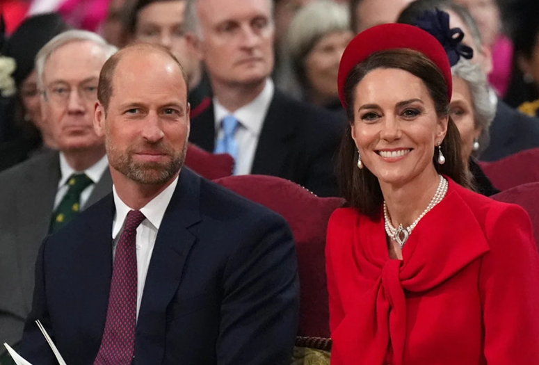 “Como o evento acontece durante o período escolar, acredita-se que o casal gosta de garantir que pelo menos um deles esteja em casa com as crianças para levá-las e buscá-las na escola, além das tarefas parentais em geral”, informou o Express (Foto: X)