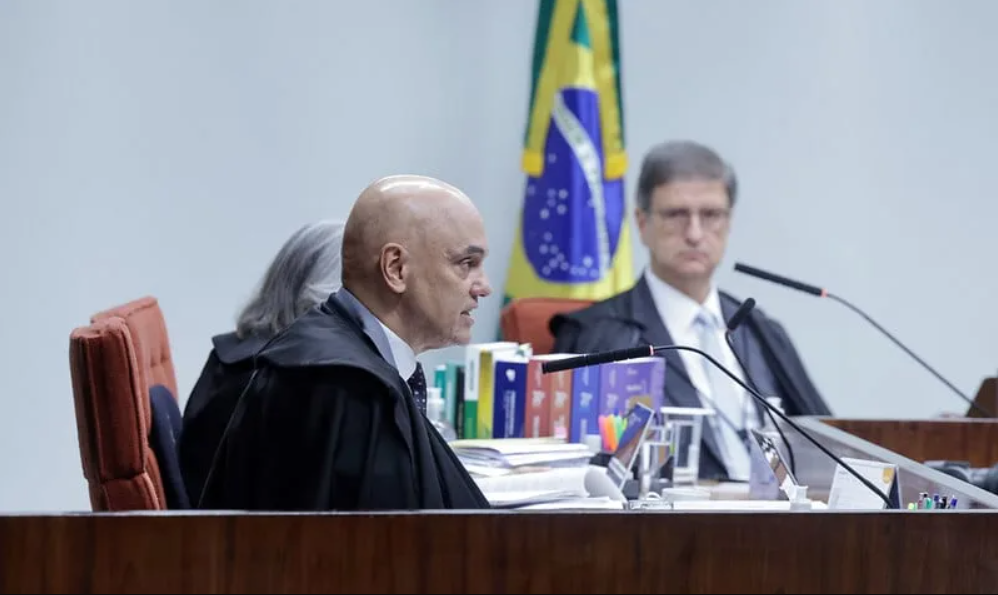 A Primeira Turma do Supremo Tribunal Federal (STF) retomou nesta terça-feira (21) o julgamento do chamado “núcleo 4”, também conhecido como núcleo da desinformação, no processo que investiga a tentativa de golpe de Estado após as eleições de 2022 (Foto: X)
