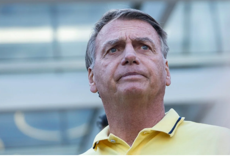 Com 1.991 páginas, o documento consolida o entendimento que levou à condenação de Bolsonaro a 27 anos e 3 meses de prisão, pelo crime de tentativa de golpe de Estado, entre outros (Foto: X)