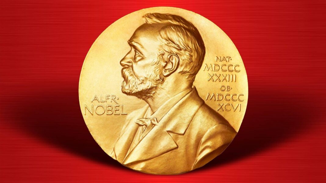 Os vencedores do Prêmio Nobel de Física de 2025 — John Clarke, Michel H. Devoret e John M. Martinis, da Universidade da Califórnia — foram reconhecidos por demonstrar como efeitos da mecânica quântica podem se manifestar em sistemas visíveis (Foto: X)