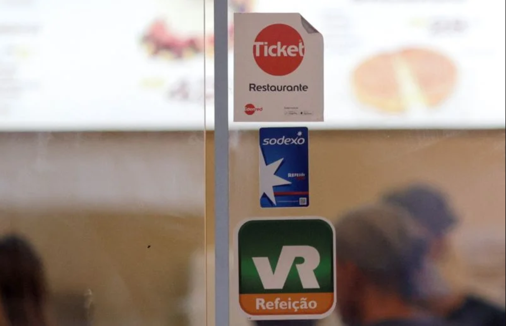 Pequenos e médios negócios que aceitam vale-refeição (VR) e vale-alimentação (VA) terão mudanças significativas a partir do novo decreto assinado pelo presidente Luiz Inácio Lula da Silva (Foto: X)