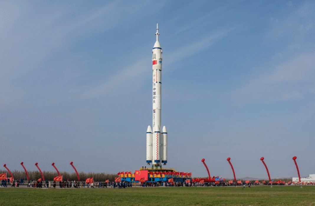 Mais de meio século após o último passo humano na Lua, a China se aproxima de transformar em realidade um projeto que vem sendo construído de forma silenciosa, gradual e estratégica (Foto: X)