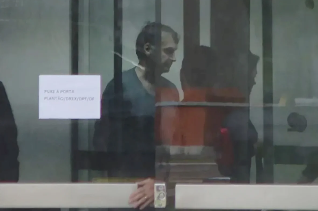 A detenção definitiva de Jair Bolsonaro (PL) em regime fechado provocou um abalo profundo na estratégia política da direita para 2026 (Foto: X)