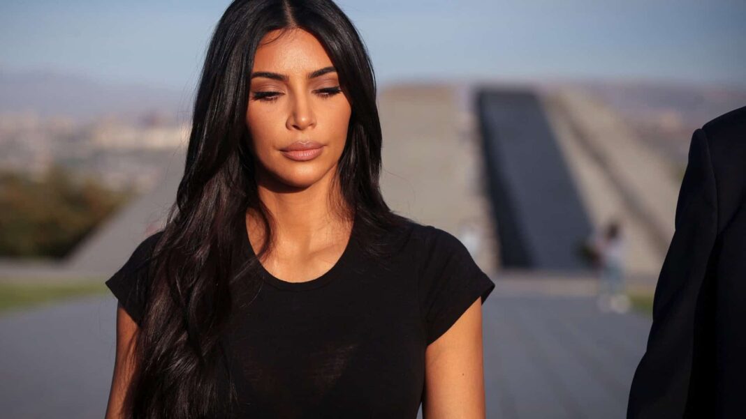 A empresária e celebridade Kim Kardashian revelou em entrevista à Vanity Fair que o ChatGPT, ferramenta de inteligência artificial desenvolvida pela OpenAI (Foto: X)