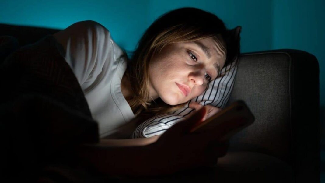 Chatbots de inteligência artificial projetados para conversar de forma acolhedora e oferecer apoio emocional estão se transformando em um risco concreto para usuários vulneráveis (Foto: X)
