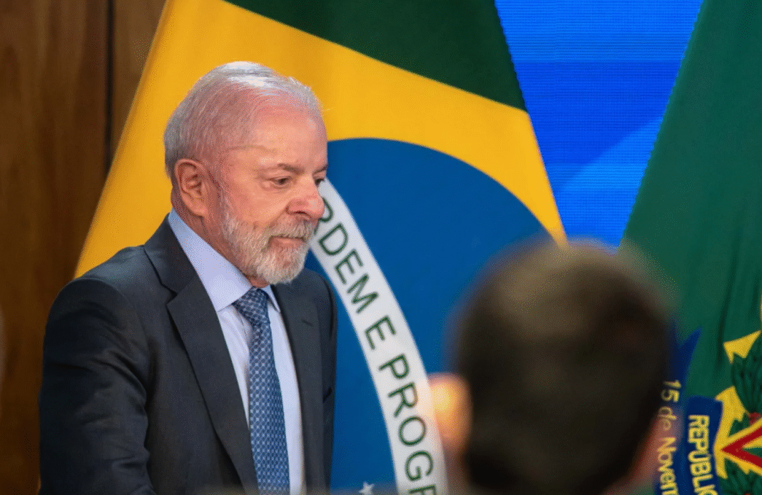 A percepção negativa sobre o governo do presidente Luiz Inácio Lula da Silva voltou a crescer na virada de novembro, segundo levantamento da AtlasIntel realizado em parceria com a Bloomberg (Foto: X)
