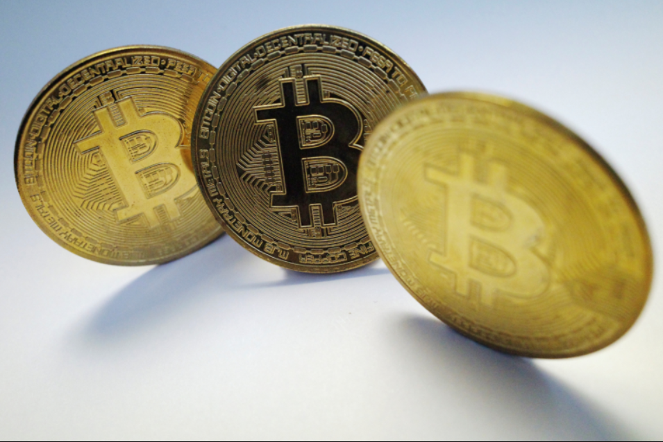 Sem um comportamento sazonal previsível para dezembro, analistas apontam que o bitcoin tem refletido com maior precisão o humor dos investidores globais (Foto: X)
