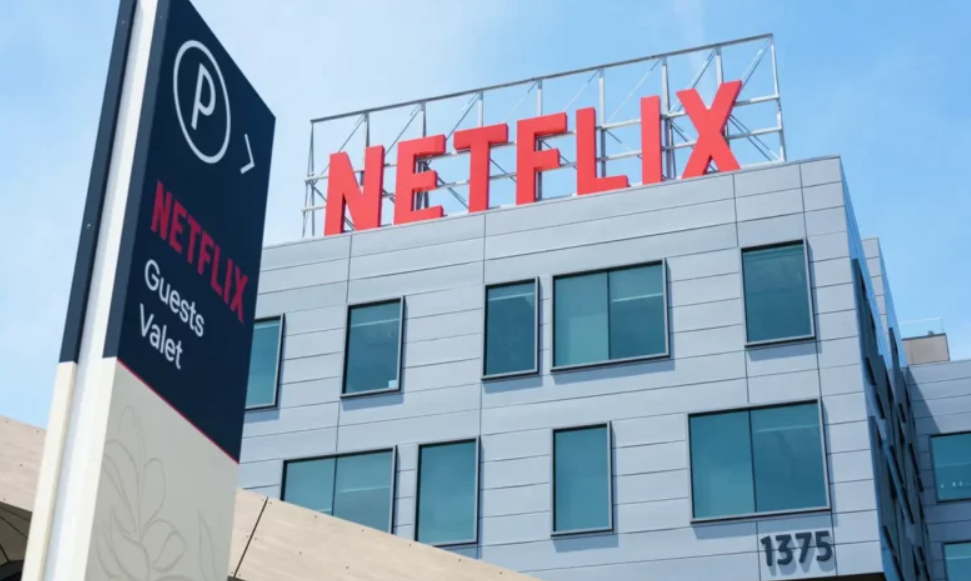 A Netflix deu o passo mais ousado de sua história ao acertar, nesta sexta-feira (5/12), a aquisição dos estúdios de cinema e TV e da divisão de streaming da Warner Bros Discovery por US$ 72 bilhões (Foto: X)