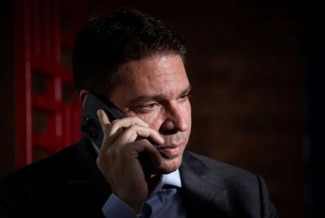 O deputado federal Alexandre Ramagem (PL-RJ), ex-diretor da Agência Brasileira de Inteligência (Abin) no governo Jair Bolsonaro, deixou o Brasil de forma clandestina e atualmente está nos Estados Unidos (Foto: X)