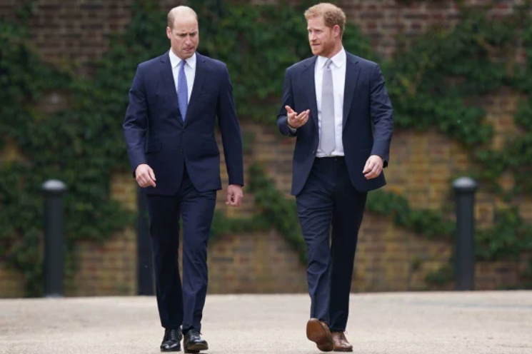 William e Harry não mantêm contato desde 2022, período que coincidiu com a morte da rainha Elizabeth II. Desde então, os encontros têm sido raros e marcados por distanciamento (Foto: X)
