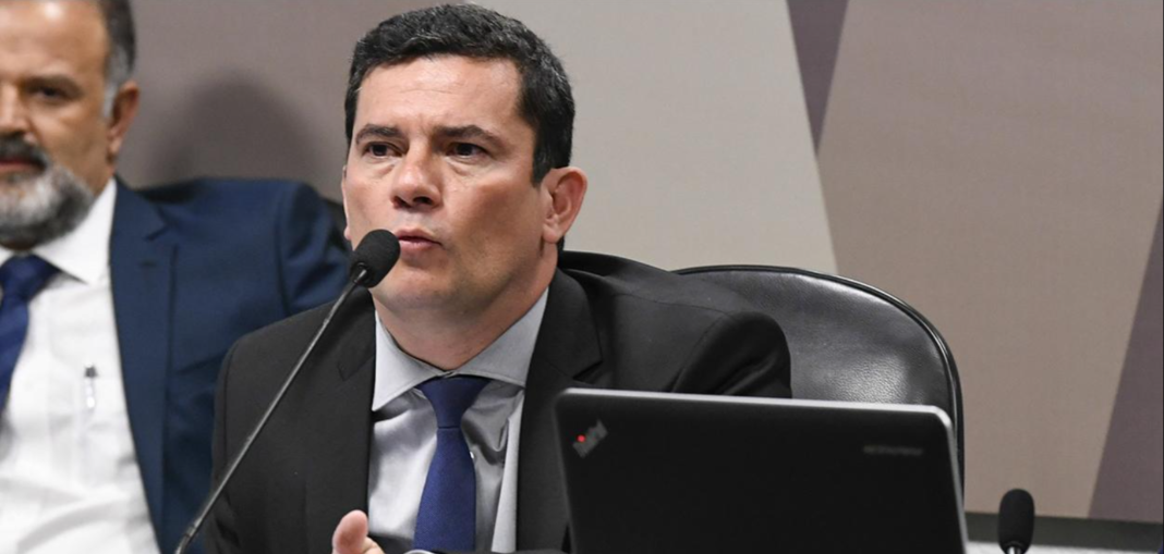 O material veio a público nesta quarta-feira (17) e indica que Moro orientou um colaborador da Vara a realizar nova gravação contra o então presidente do Tribunal de Contas do Estado do Paraná (TCE-PR), Heinz Herwig (Foto: X)