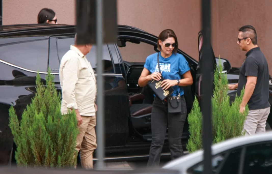 A ex-primeira-dama Michelle Bolsonaro se manifestou publicamente nesta quinta-feira (18) após não conseguir autorização para visitar o ex-presidente Jair Bolsonaro na Superintendência Regional da Polícia Federal, em Brasília. (Foto: X)