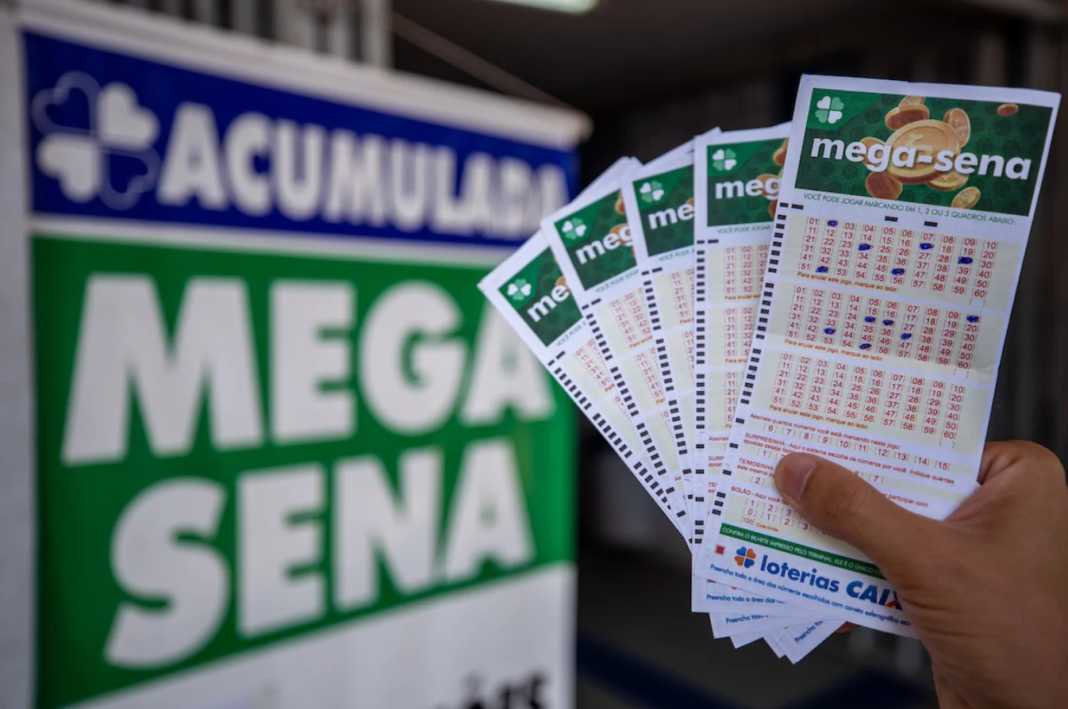 O sorteio do concurso 2.954 da Mega-Sena, realizado neste sábado (20), terminou sem vencedores na faixa principal (Foto: X)