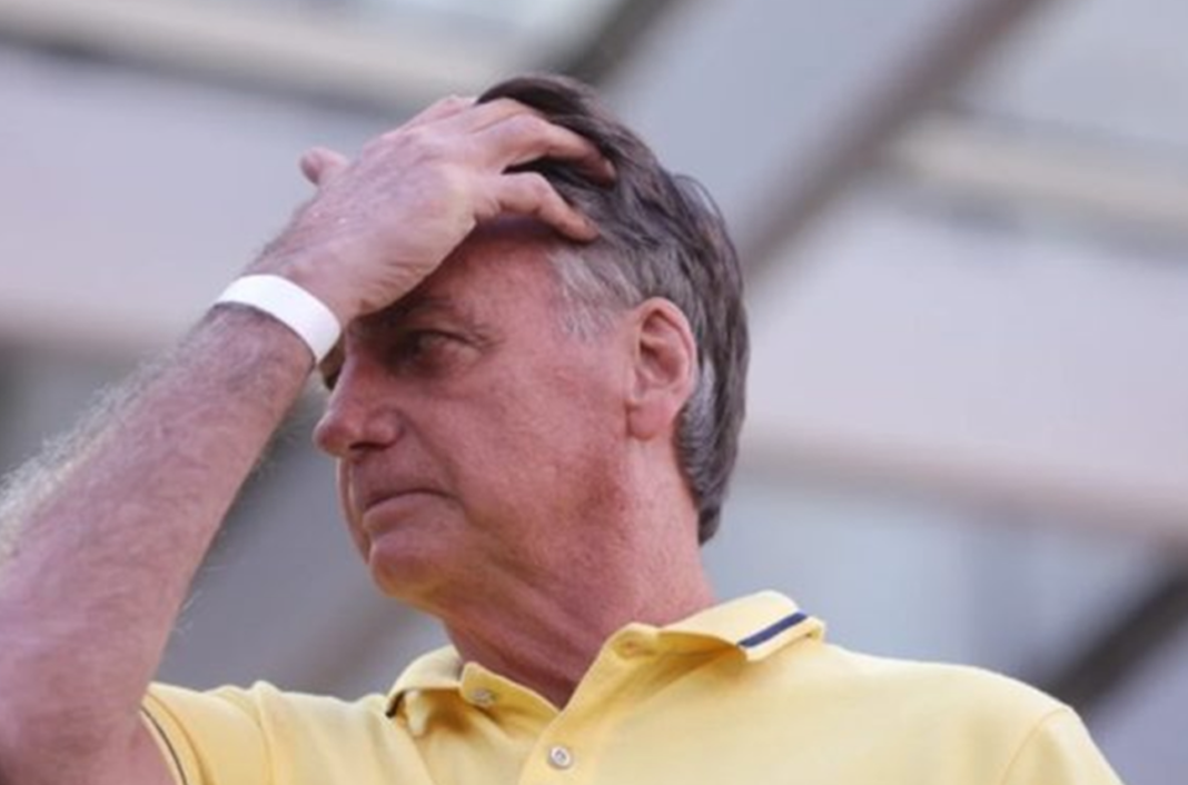 Bolsonaro foi submetido a um procedimento de bloqueio do nervo frênico esquerdo, com duração aproximada de uma hora, numa tentativa de controlar crises persistentes de soluço (Foto; X)