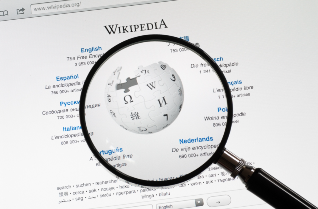 A Wikipédia completa 25 anos no próximo dia 15 de janeiro celebrando um feito raro na internet: manter-se como a maior enciclopédia colaborativa do mundo (Foto: X)