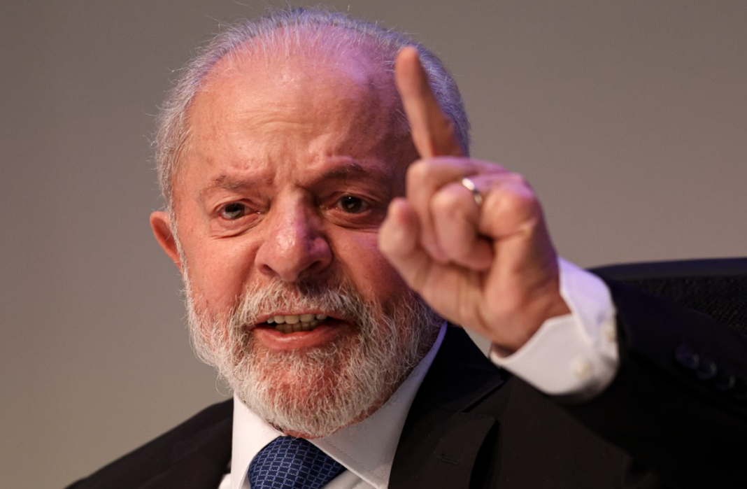 O presidente Luiz Inácio Lula da Silva afirmou nesta terça-feira (20), durante um evento no Rio Grande do Sul, que não tem o hábito de carregar celular consigo e fez uma declaração bem-humorada ao criticar o uso constante de aparelhos móveis (Foto: X)