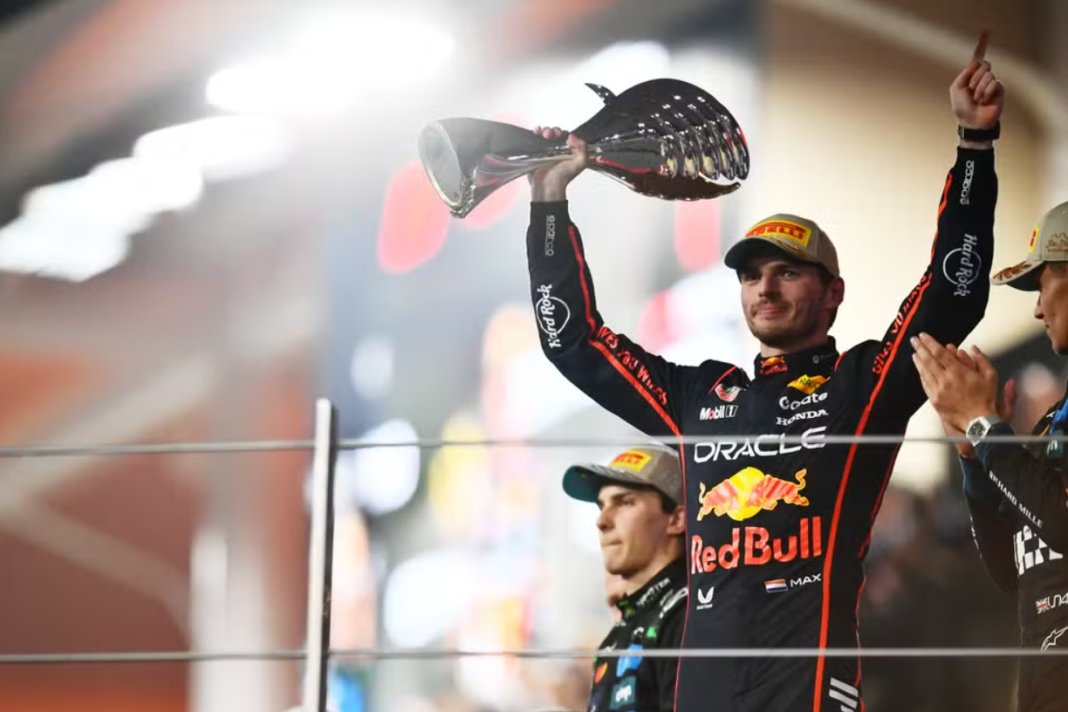 Mesmo encerrando a temporada de 2025 como vice-campeão da Fórmula 1, Max Verstappen segue como o piloto mais bem remunerado da categoria (Foto: X)