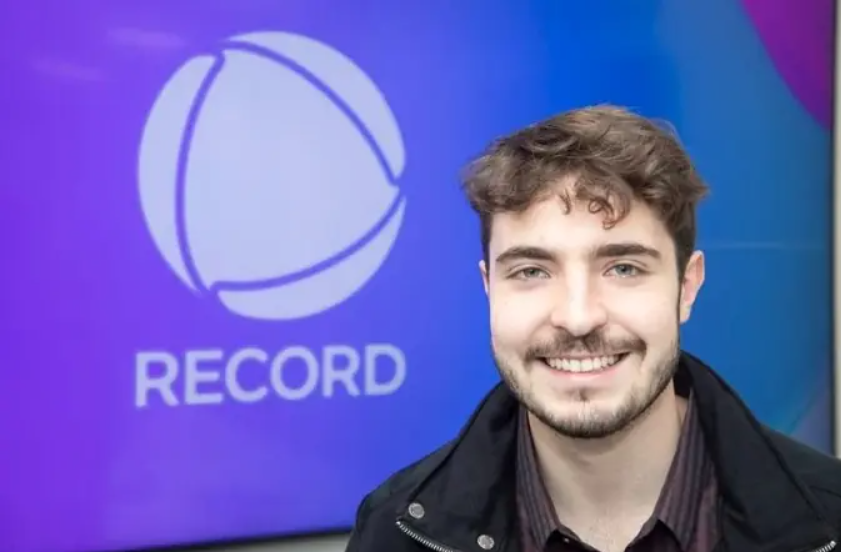 João Augusto Liberato deu o primeiro passo oficial na televisão ao estrear em um projeto que combina aprendizado profissional e homenagem familiar (Foto: X)