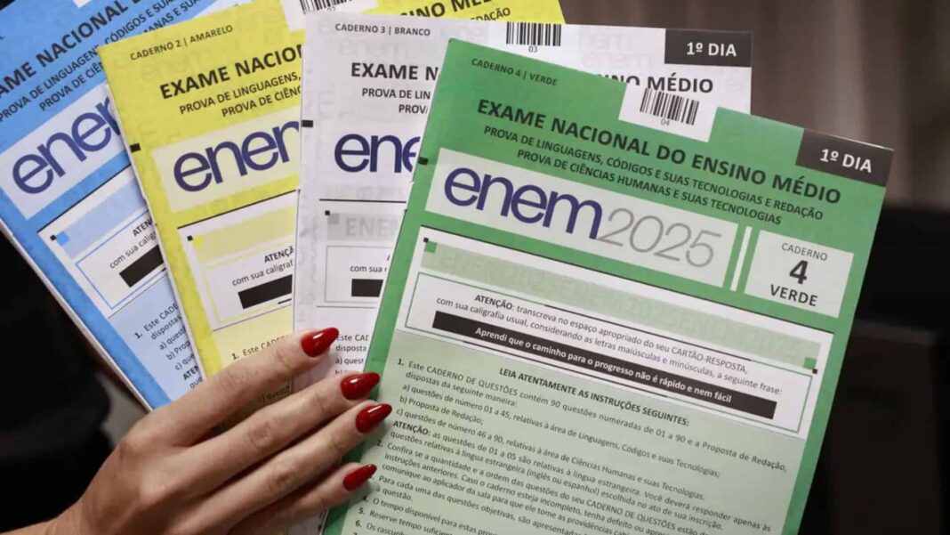 A retomada do Exame Nacional do Ensino Médio como forma de certificação do ensino médio reacendeu a apreensão entre candidatos aprovados pelo Sistema de Seleção Unificada (Foto: X)