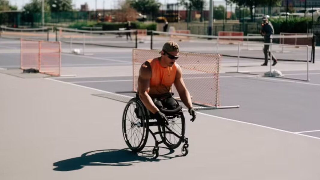 A tentativa ocorreu no Morgan’s Wonderland Sports Complex, em San Antonio, no Texas, onde Egan passou mais de 21 horas em movimento contínuo, completando 720 voltas em uma pista fechada (Foto:X)