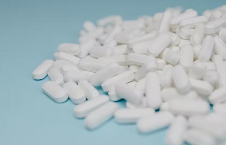 Essa é a conclusão de uma ampla revisão científica publicada na revista The Lancet, que analisou décadas de pesquisas e buscou esclarecer uma controvérsia que vinha gerando insegurança entre gestantes e profissionais de saúde (Foto: X)