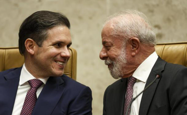O presidente da Câmara dos Deputados, Hugo Motta (Republicanos-PB), confirmou nesta segunda-feira (9) que se reunirá com o presidente Luiz Inácio Lula da Silva (PT) para discutir a Proposta de Emenda à Constituição (PEC) que propõe o fim da jornada de trabalho conhecida como escala 6×1 — seis dias trabalhados para um de descanso (Foto: X)