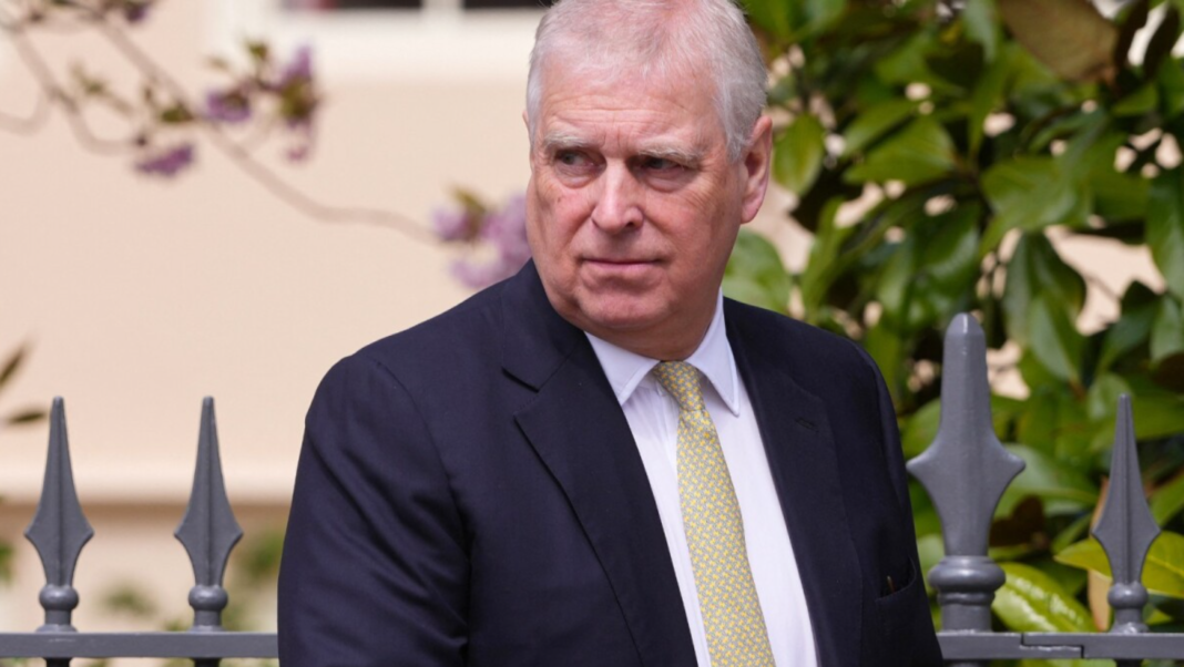 As autoridades não citaram nominalmente o ex-príncipe, alegando necessidade de preservar a integridade do processo (Foto: X)