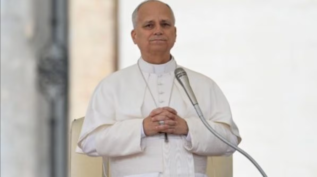 O Papa Leão XIV reuniu-se com padres da Diocese de Roma no Vaticano e fez um alerta direto sobre o uso da internet e da inteligência artificial na vida pastoral (Foto: X)