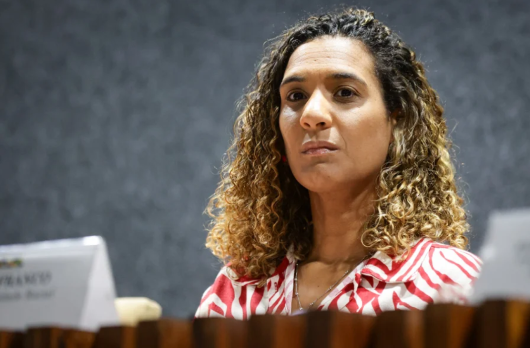Na véspera do julgamento que pode definir responsabilidades no assassinato da vereadora Marielle Franco e do motorista Anderson Gomes, a ministra da Igualdade Racial, Anielle Franco, afirmou confiar na atuação do Judiciário e reiterou o compromisso da família com a busca por justiça (Foto: X)
