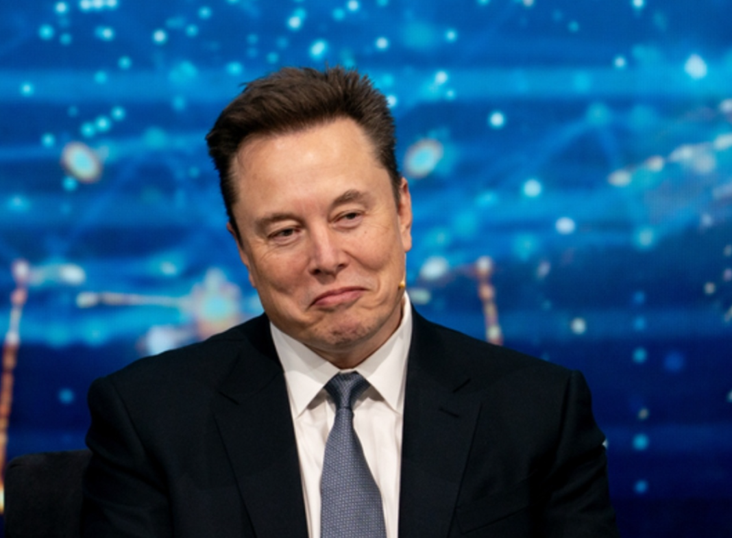O empresário Elon Musk afirmou que sua prioridade espacial imediata deixou de ser Marte e passou a ser a construção de uma cidade autossustentável na Lua (Foto: X)