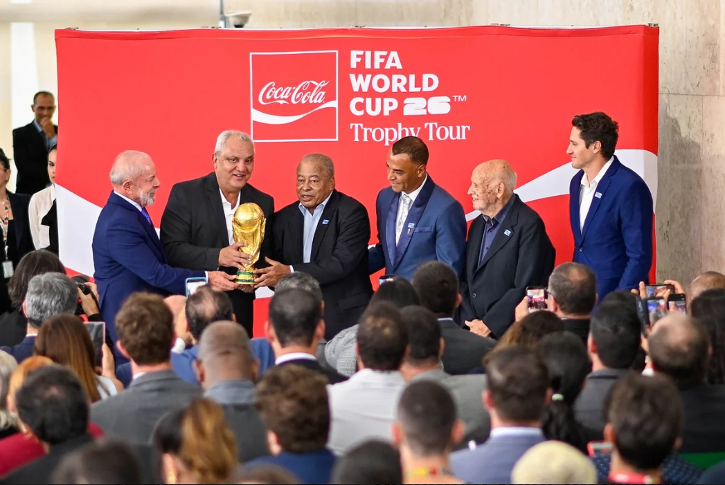 A declaração foi feita durante cerimônia do Tour da Taça da Copa do Mundo de 2026, realizada no Palácio do Planalto (Foto: X)