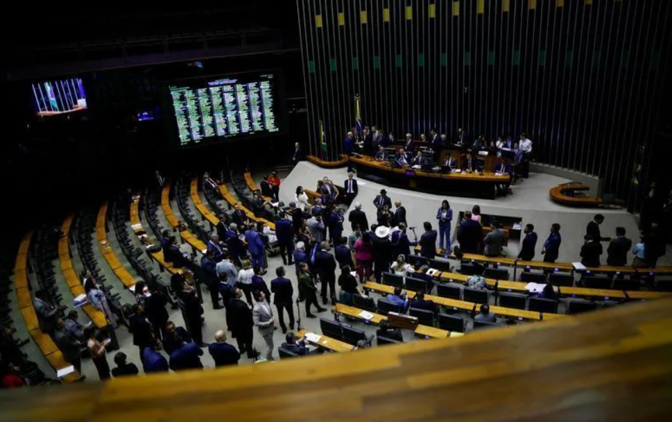 A discussão sobre os chamados “penduricalhos” no serviço público recolocou a reforma administrativa no centro da agenda política em Brasília (Foto: X)