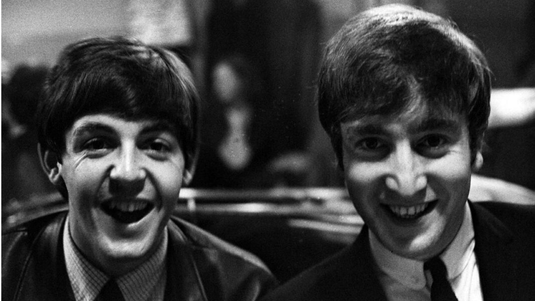 Décadas após o fim dos Beatles, Paul McCartney revisita um dos capítulos mais delicados de sua trajetória: o rompimento e a posterior reconciliação com John Lennon (Foto: X)