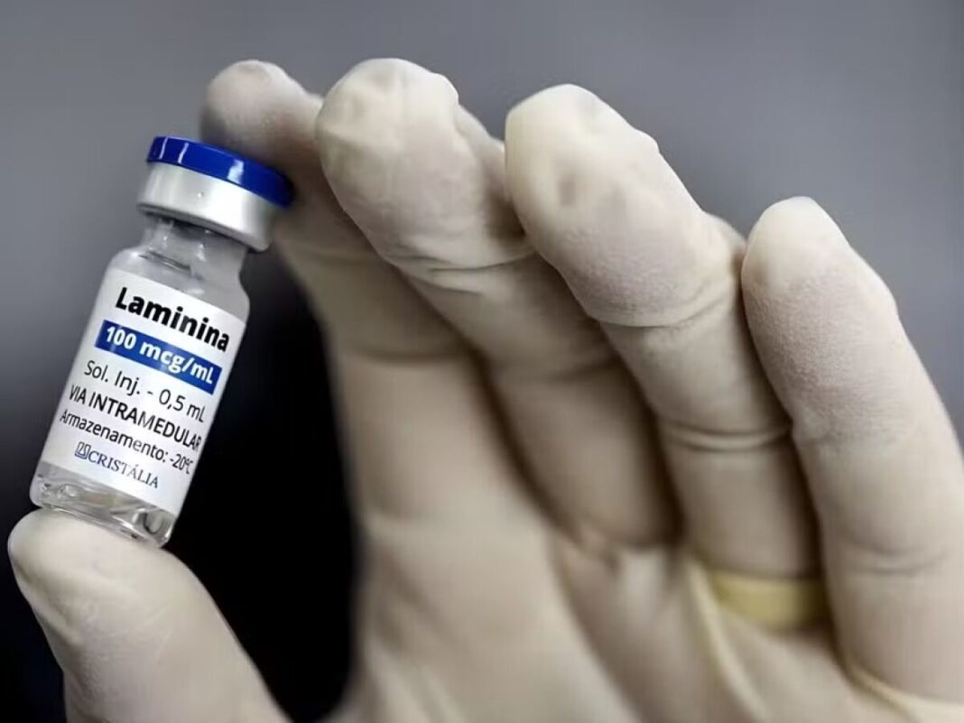 A repercussão em torno da polilaminina, substância estudada como possível tratamento para lesões na medula espinhal, levou entidades científicas brasileiras a reforçar um alerta: ainda não se trata de um medicamento aprovado (Foto: X)