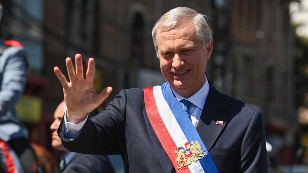 O recém-empossado presidente do Chile, José Antonio Kast, determinou a construção de barreiras físicas na fronteira com a Bolívia como parte de sua estratégia para combater a imigração irregular (Foto: X)