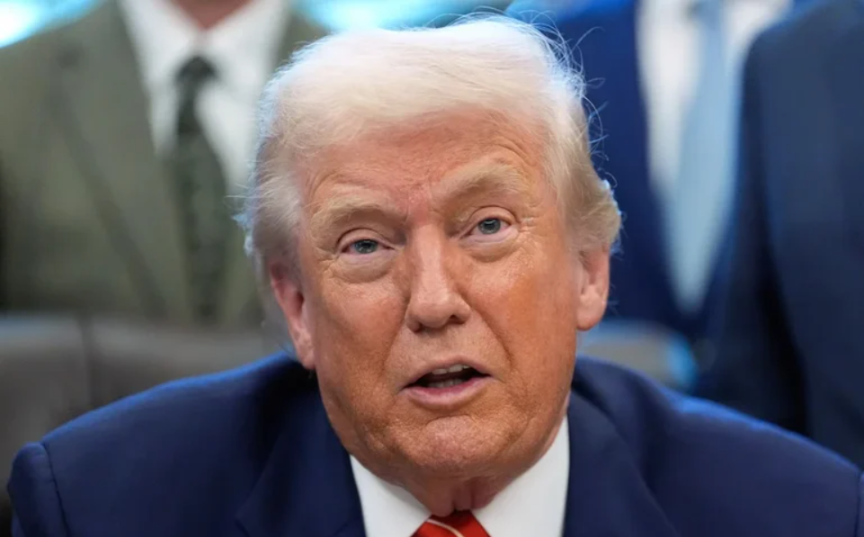 O presidente dos Estados Unidos, Donald Trump, designou um nome conhecido por declarações polêmicas para acompanhar de perto temas relacionados ao Brasil (Foto: X)