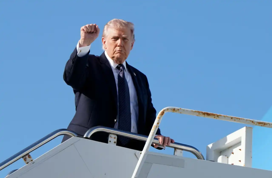 O presidente dos Estados Unidos, Donald Trump, declarou neste domingo (1º) que o país irá “vingar” a morte de três militares americanos no conflito em curso com o Irã (Foto: X)