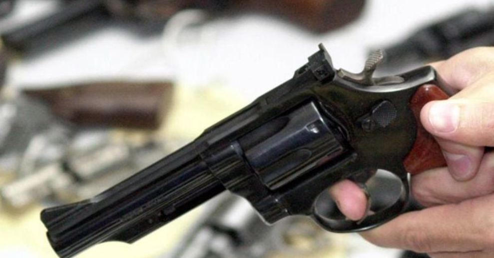 Um levantamento divulgado pelo Instituto Sou da Paz revela que as armas de fogo continuam sendo o principal meio utilizado em homicídios de mulheres no Brasil (Foto: X)