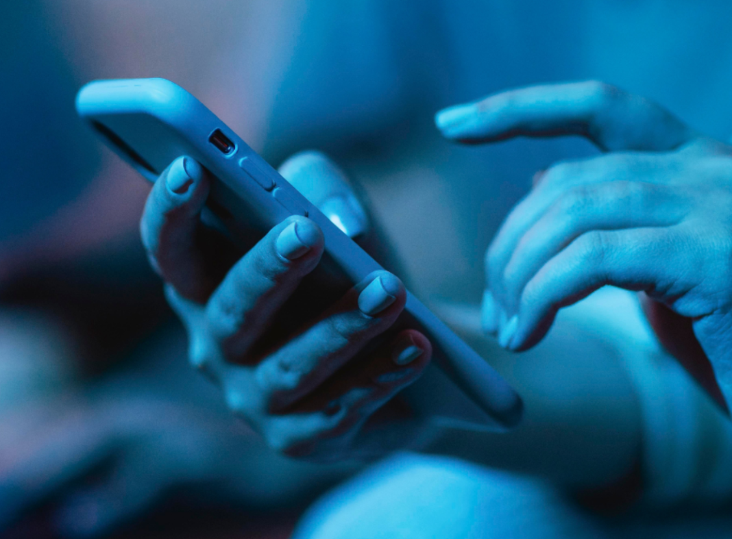 Uma tendência recente nas redes sociais, chamada “Caso ela diga não”, reacendeu o debate sobre a circulação de conteúdos que banalizam ou incentivam a violência contra mulheres (Foto: X)