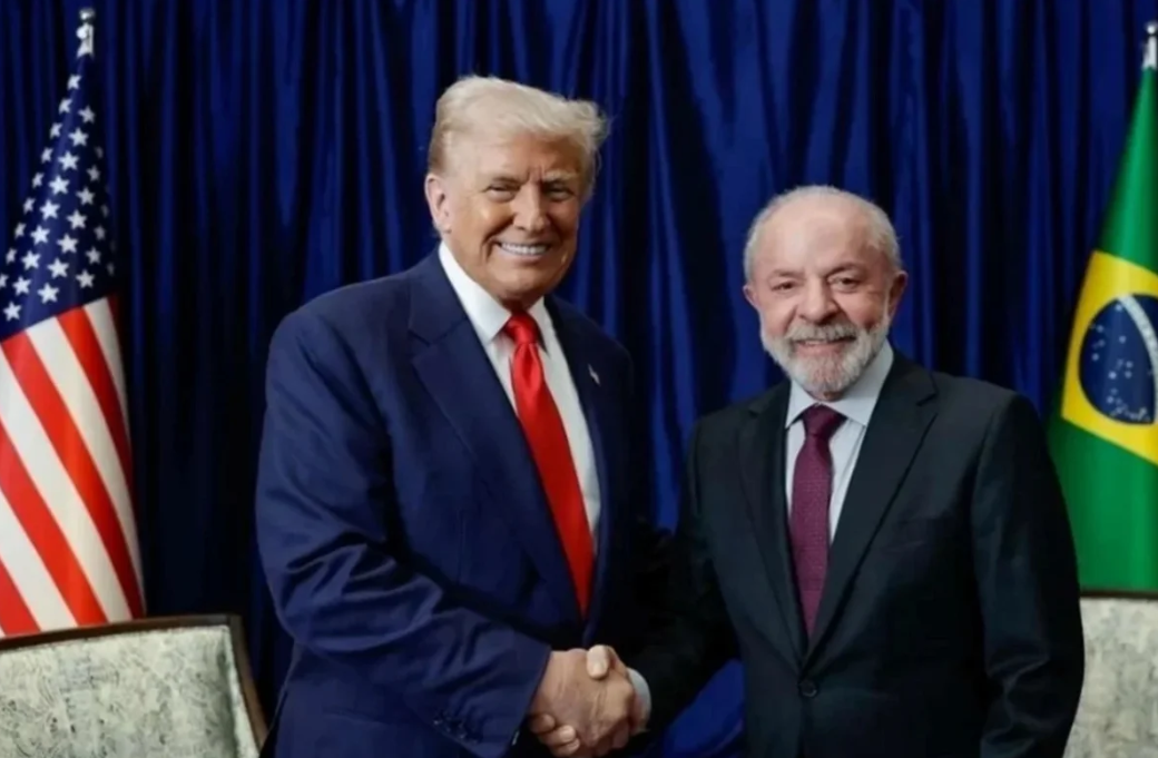 O Brasil voltou a entrar no radar de possíveis tarifas comerciais impostas pelos Estados Unidos, em meio a um novo episódio de tensão diplomática entre os governos de Donald Trump e Luiz Inácio Lula da Silva. O Brasil voltou a entrar no radar de possíveis tarifas comerciais impostas pelos Estados Unidos, em meio a um novo episódio de tensão diplomática entre os governos de Donald Trump e Luiz Inácio Lula da Silva (Foto: X)