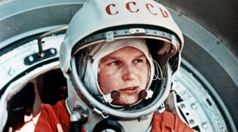 A história de Valentina Tereshkova é marcada não apenas por um feito inédito na exploração espacial, mas também por um segredo guardado até o último momento — inclusive da própria família (Foto: X)
