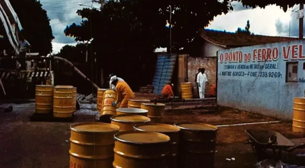 O acidente com o Césio-137, registrado em Goiânia em 1987, não deixou apenas vítimas — também resultou em uma gigantesca operação para remover tudo o que pudesse representar risco de contaminação (Foto: X)
