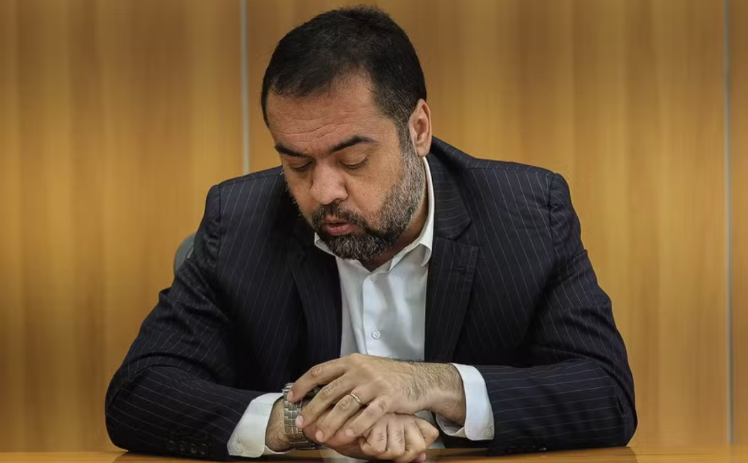 O ex-governador do Rio de Janeiro Cláudio Castro afirmou que pretende seguir com sua pré-candidatura ao Senado, mesmo após ser declarado inelegível pelo Tribunal Superior Eleitoral (Foto: X)